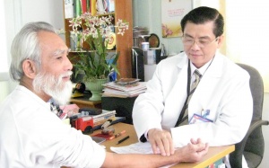 Thầy thuốc đừng biến mình  thành tội đồ của người dân